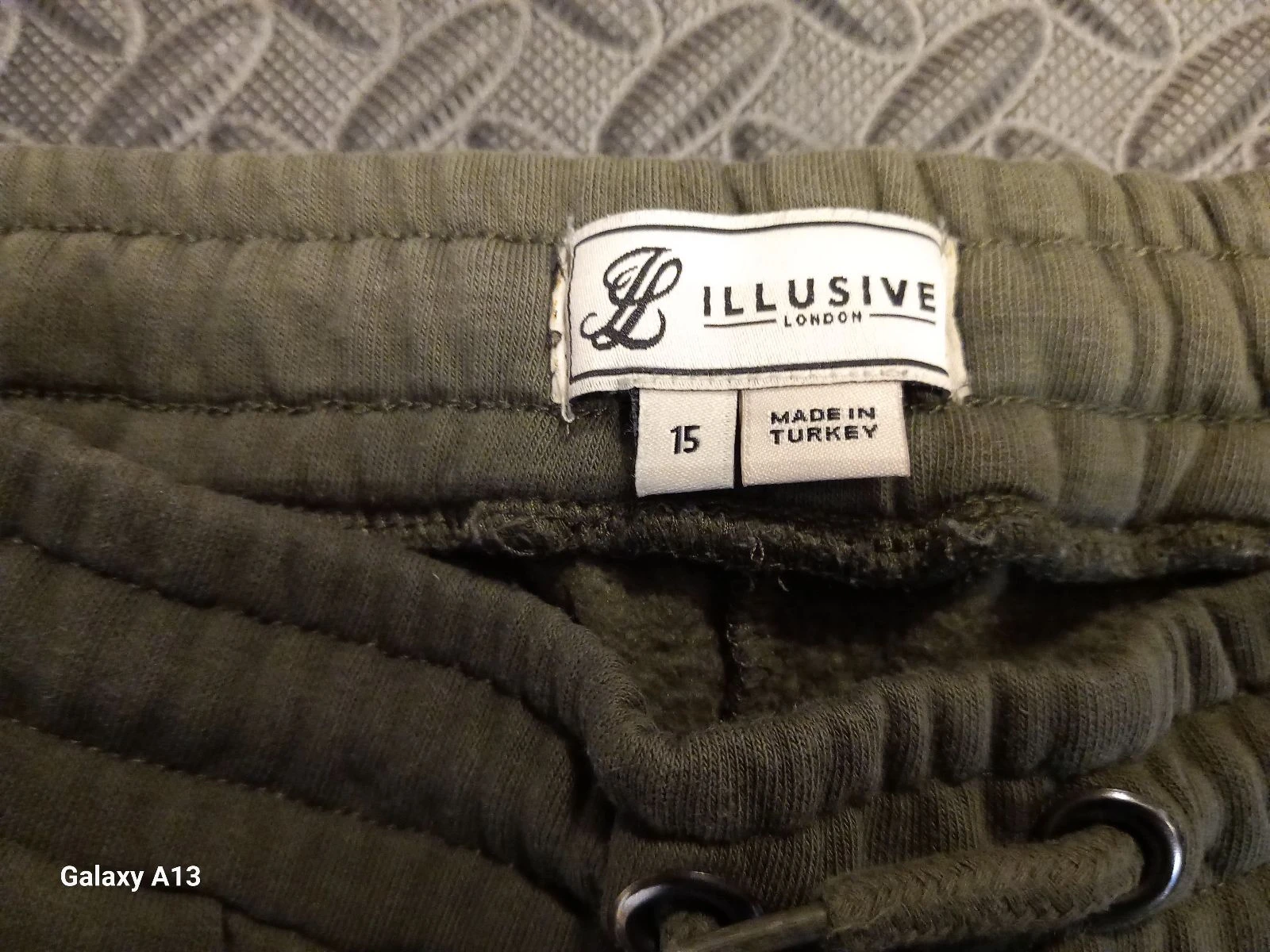Superb ILLUSIVE LONDON Jogging – Khaki Green – Size 15 years / XS – photo 3